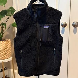 Patagonia Men’s Black Sherpa Vest